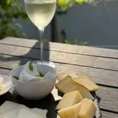 La Corte Del Segrino Bed & Breakfast