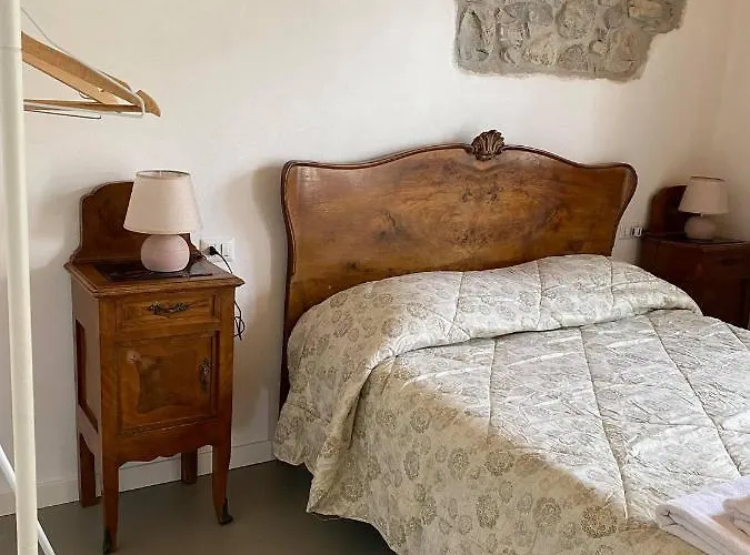 ベッド・アンド・ブレックファスト La Corte Del Segrino