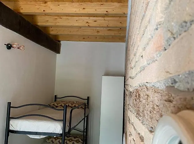 La Corte Del Segrino Bed & Breakfast